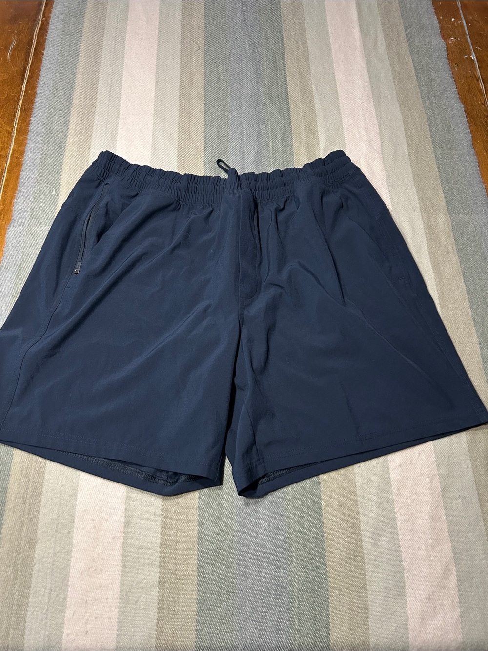 VRST Men's XL Athletic Performance Shorts in Navy with Drawstring Waist- NWT